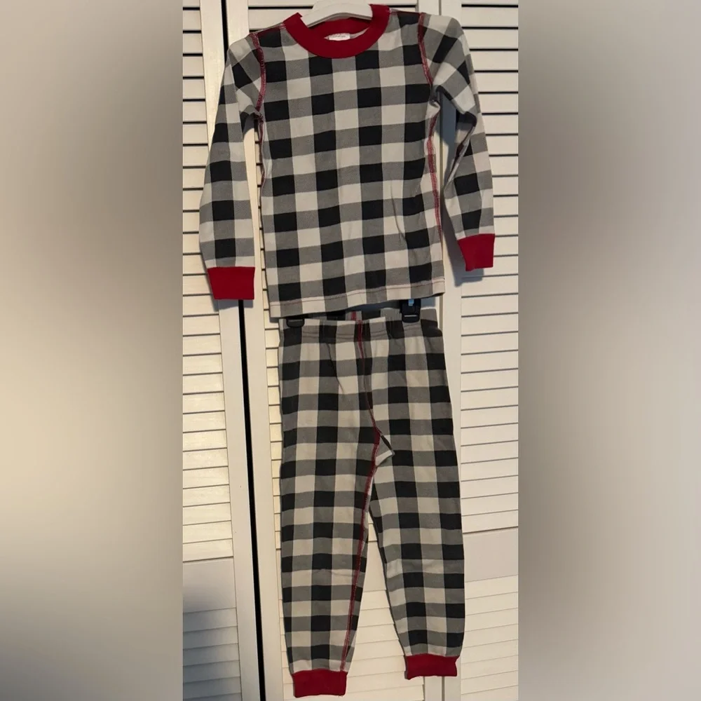 Hanna Andersson Black And White Plaid With Red Trim 5T Pajamas